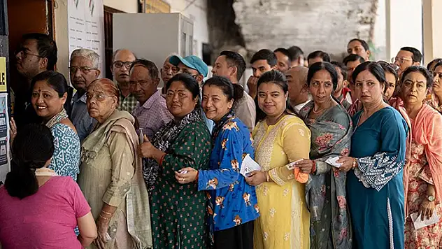Hindistan'da yaklaşık 6 hafta süren genel seçimlerin ardından oy sayım işlemi başladı
