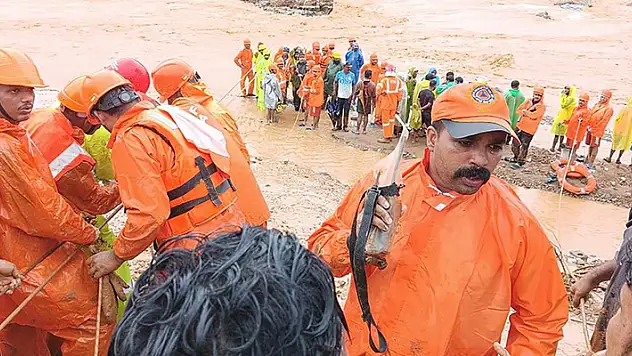 Hindistan'ın güneyindeki toprak kaymalarında ölü sayısı 358'e çıktı
