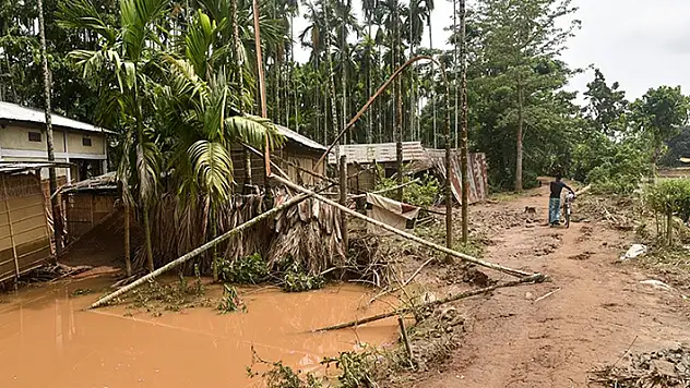 Hindistan'ın Tripura eyaletindeki sel ve heyelanlarda ölenlerin sayısı 22'ye çıktı
