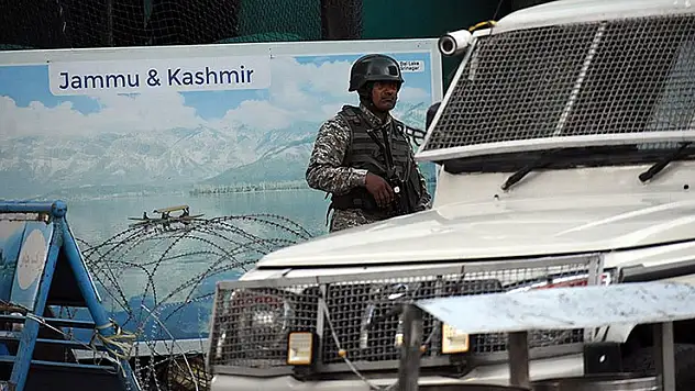 Hindistan ve Pakistan askeri yetkilileri, ateşkesi sürdürme konusunda anlaştı
