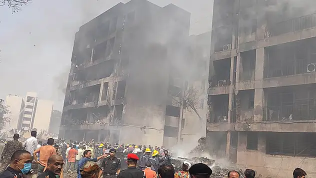 Hindistan'da yolcu uçağı düştü