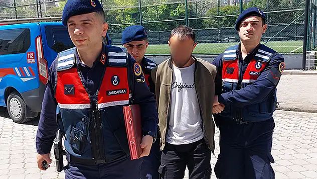 Hırsızı girdiği evde düşürdüğü seçmen kağıdı yakalattı
