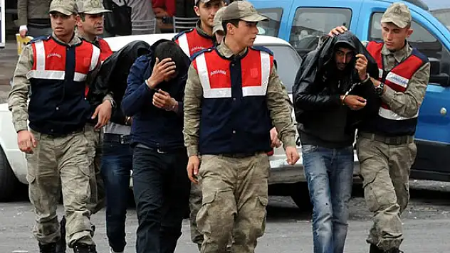 Hırsızları çamurlu ayakkabı ele verdi