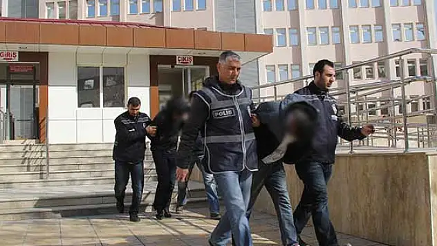 Hırsızlık çetesini çaldıkları alyans ele verdi