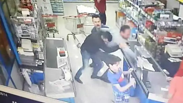Hırsızlık Şüphelisine Market Çalışanlarından Şok
