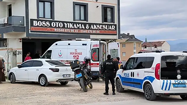 Hırsızlıkla suçladıkları işçilerini darbedip tabancayla vuran kardeşler tutuklandı, babaları serbest kaldı
