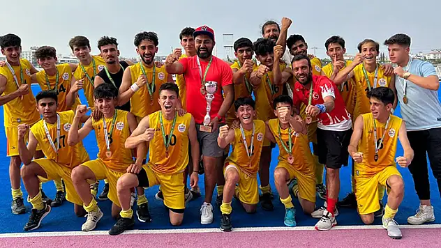 Hisar Gençlik hokeyde Süper Lig'e çıktı
