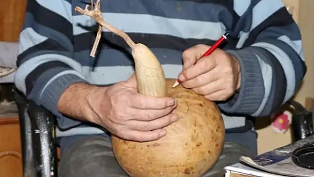 Hobi olarak başladığı işle çocuklarını okutuyor