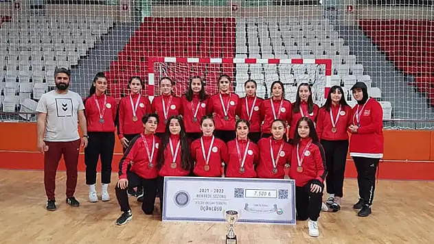 Hoca Ahmet Yesevi Türkiye üçüncüsü 