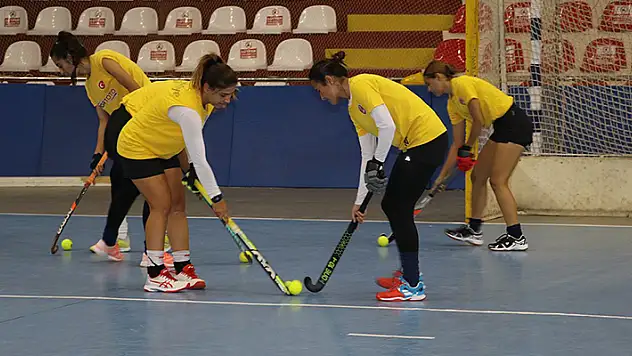 Hokeyciler Avrupa'ya hazırlanıyor
