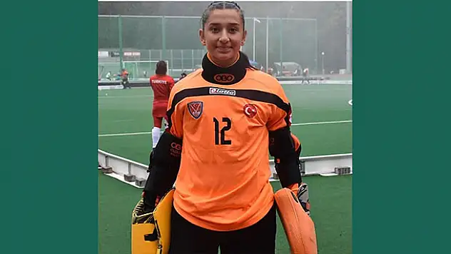 Hokeycilere milli davet