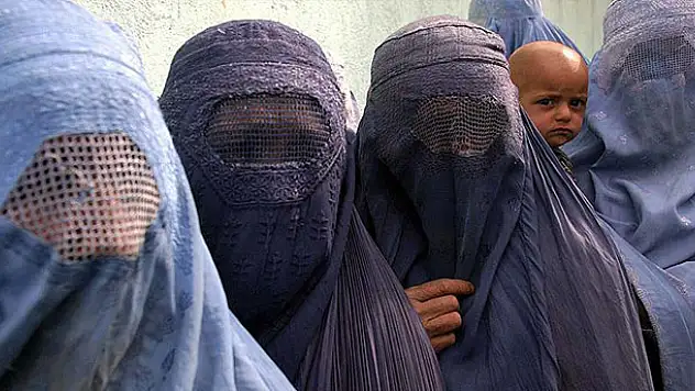 Hollanda'da burka yasağı yolda