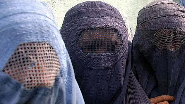 Hollanda'da burkalı üç kadın çocuk parkına kabul edilmedi