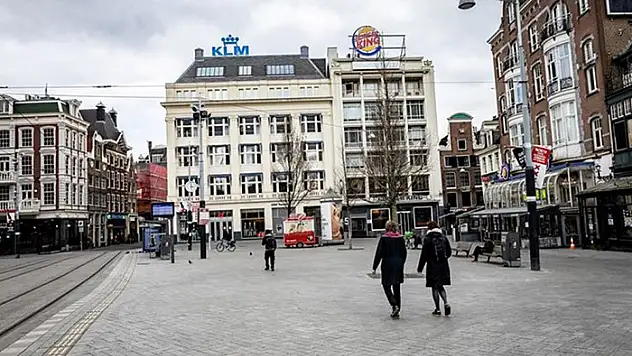 Hollanda'da tüm koronavirüs kısıtlamaları kaldırılıyor