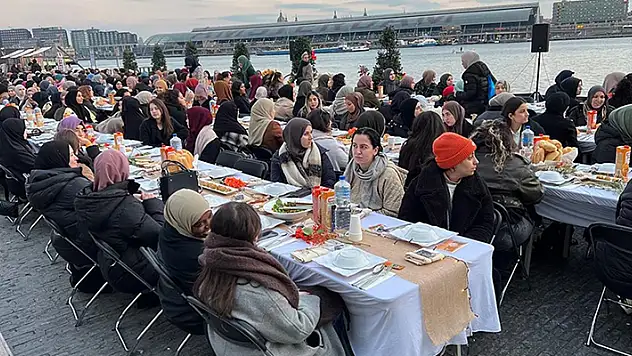 Hollanda'daki uluslararası öğrenciler Ramazan Bayramı sevincini sosyal medyadan yaşıyor
