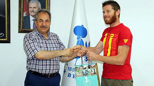 Hollanda'dan bisikletle dünya turuna çıkan Mark Koelen, Akşehir'de