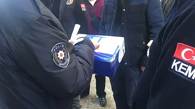 Hollanda'dan Konya'ya kargo ile gönderilen koliden kokain çıktı