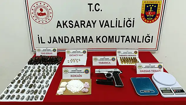 Hollanda'dan memleketi Aksaray'a izne gelirken çikolata paketlerinde uyuşturucu getiren gurbetçi jandarmanın operasyonuyla yakalandı