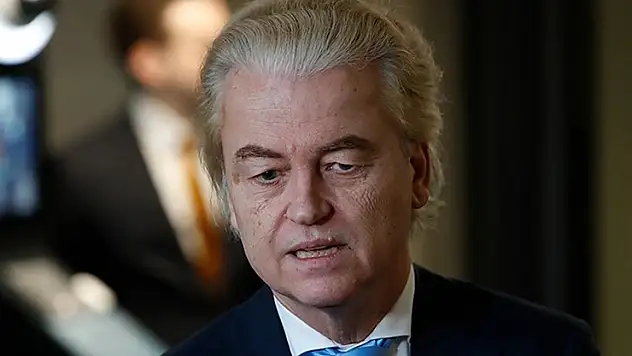 Hollanda'da hükümet düştü