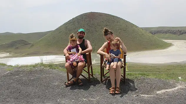 Hollandalı turist aile Meke Gölü'nde
