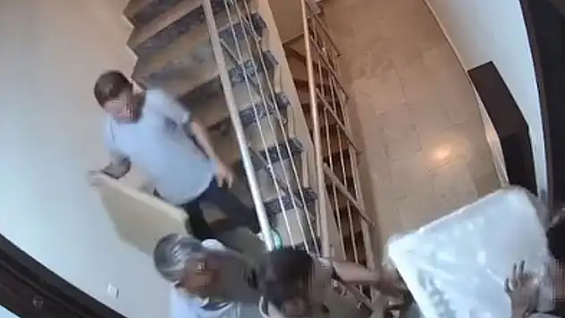 'Hoşuma gitti' diyerek terlik çalmışlardı: 2 çalışan işten çıkarıldı