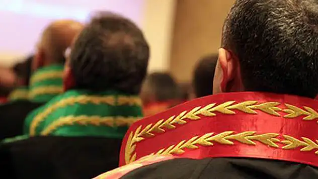 HSYK 543 hakim ve savcıyı meslekten ihraç etti