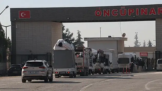 Hudut kapılarından Suriye'ye pasaportla geçiş işlemleri başladı