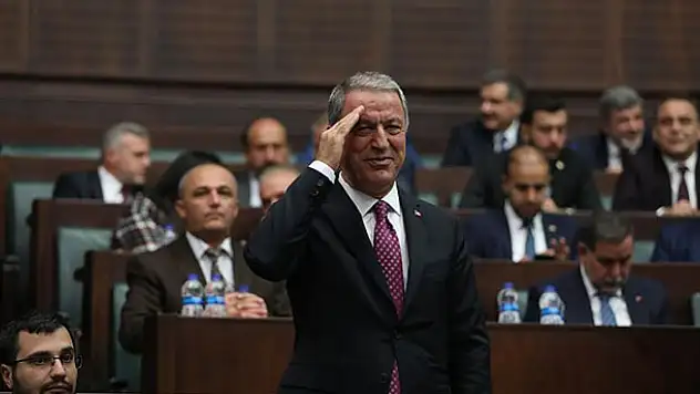Hulusi Akar'dan 'asker selamı'
