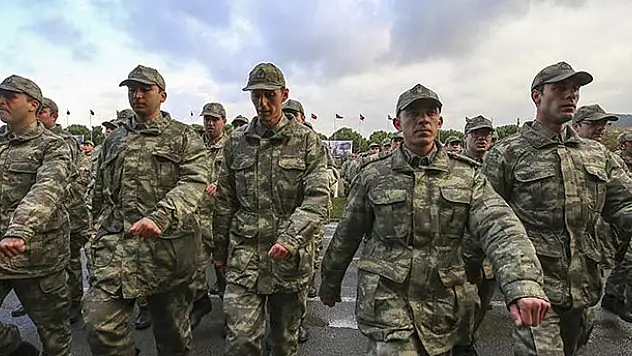 Hulusi Akar'dan flaş 'yeni askerlik yasası' açıklaması
