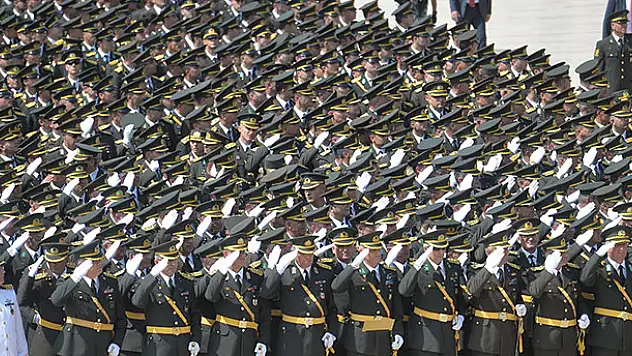 Hulusi Akar duyurdu! 1076 personel açığa alındı