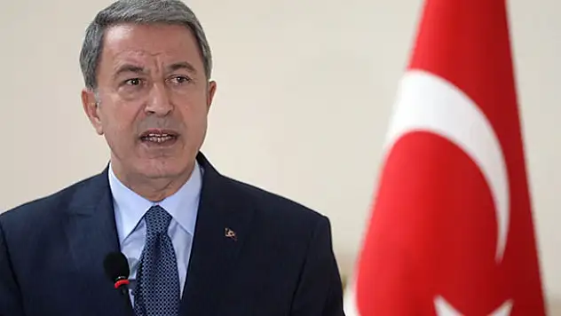 Hulusi Akar sınır birliklerini denetledi