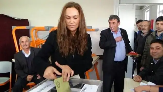 Hülya Avşar: PKK ve tüm kötülükler gitsin!