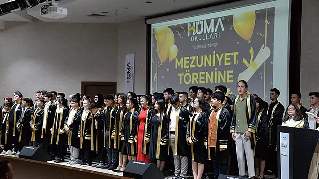 Hüma Okullarında mezuniyet coşkusu
