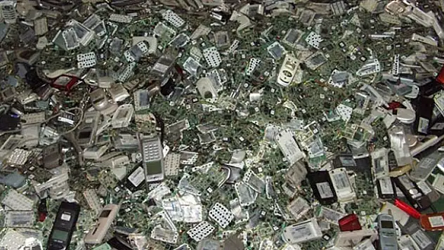Hurda telefonlar 'altın' değerinde
