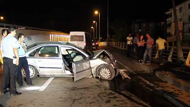 Hurdaya dönen araçtan sağ çıktı