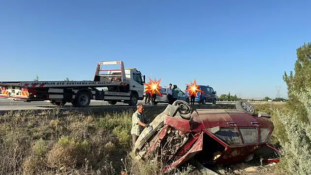 Hurdaya dönen otomobilde sürücü kazayı yaralı atlattı
