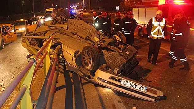 Hurdaya dönen otomobilin sürücüsü kazadan yaralı kurtuldu