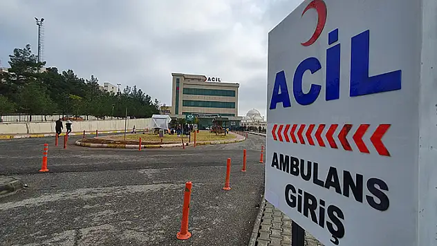 Husumetli aileler, barış yapıp dönerken kavga çıktı: 2 ağır yaralı

