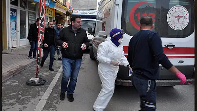 Husumetli olduğu şahsa ateş ederken 2 kişiyi yaraladı