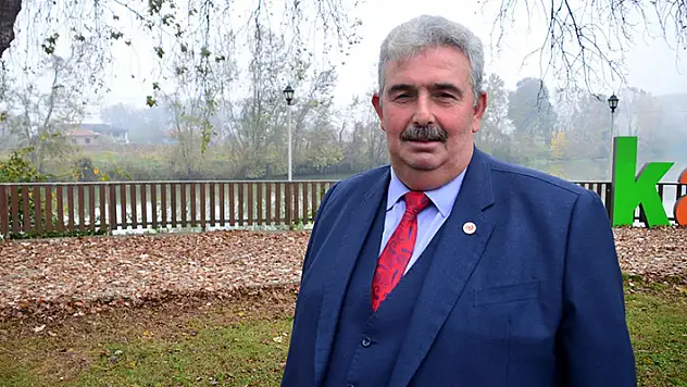 Husumetlilerin kavgasında kan aktı: Mahalle muhtarı göğsünden bıçaklandı
