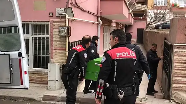 Husumetlisinin bıçakladığı emlakçı öldü

