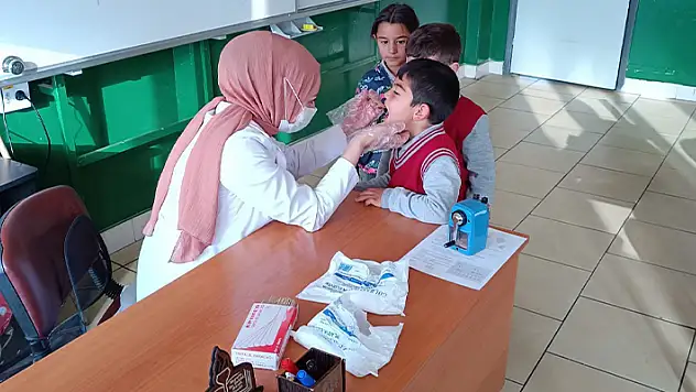 Hüyük ilçesindeki birinci sınıf öğrencilerine diş taraması yapıldı
