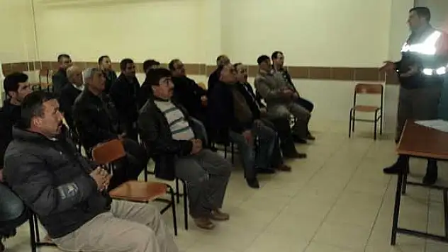 Hüyük jandarmasından servis araç sürücülerine seminer