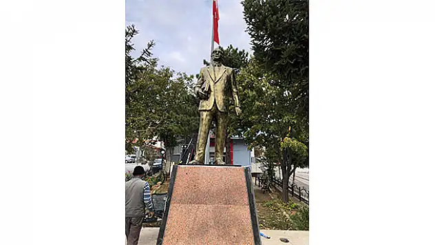 Hüyük'te Atatürk anıtı ve kaidesi yenilendi