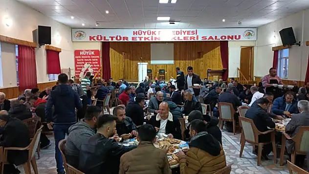 Hüyük'te belediye personeli iftarda bir araya geldi
