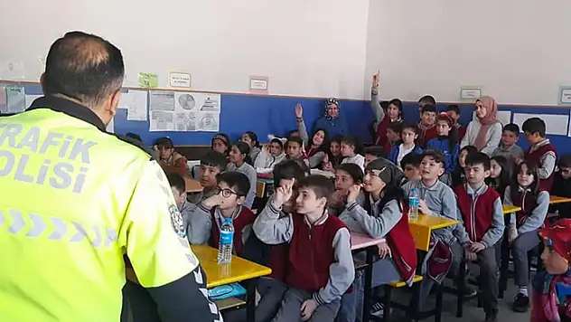 Hüyük'te öğrencilere trafik güvenliği eğitimi
