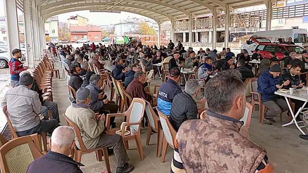 Hüyük'te sağanak altında şükür duası yapıldı
