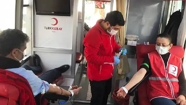 Hüyük'teki kan bağışı kampanyasına vatandaşlar yoğun ilgi gösterdi
