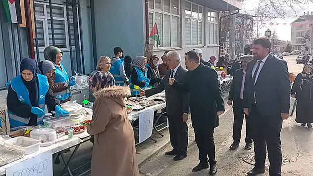 Hüyük'te Filistin için hayır çarşısı kuruldu