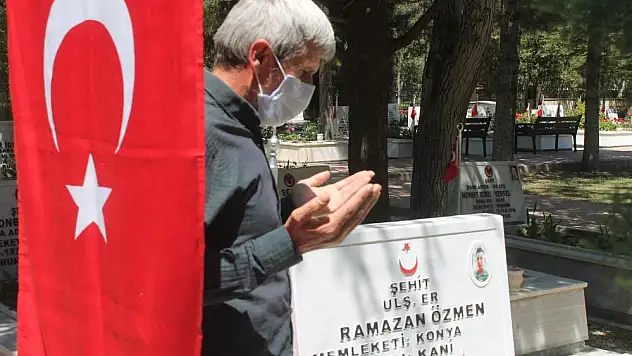 Hüzünlü buluşma! Konya'da şehit aileleri, şehitliği ziyaret etti
